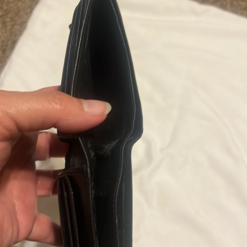 Kenneth Cole mens black butter soft leather bi-fold wallet